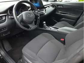 Toyota C-HR (2019) thumbnail 16
