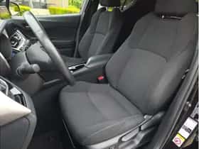 Toyota C-HR (2019) thumbnail 10