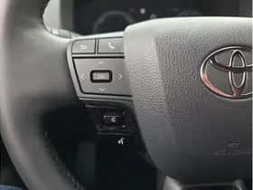 Toyota C-HR (2024) thumbnail 16