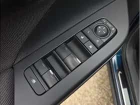 Toyota C-HR (2024) thumbnail 33