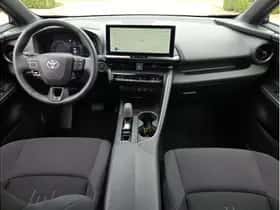 Toyota C-HR (2024) thumbnail 9