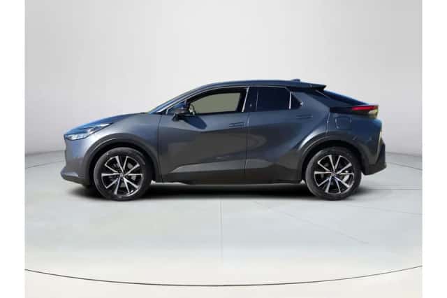 Toyota C-HR (2025) thumbnail 2