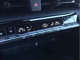 Toyota C-HR (2025) thumbnail 23