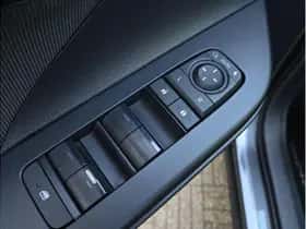Toyota C-HR (2025) thumbnail 31