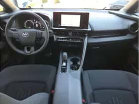 Toyota C-HR (2025) thumbnail 9
