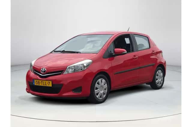 Toyota Yaris (2012) thumbnail 1