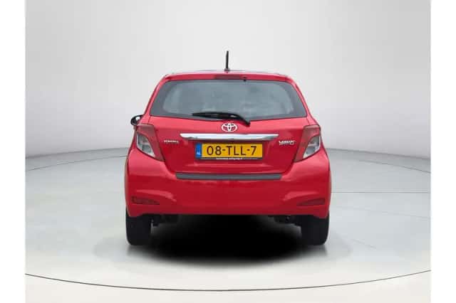 Toyota Yaris (2012) thumbnail 4