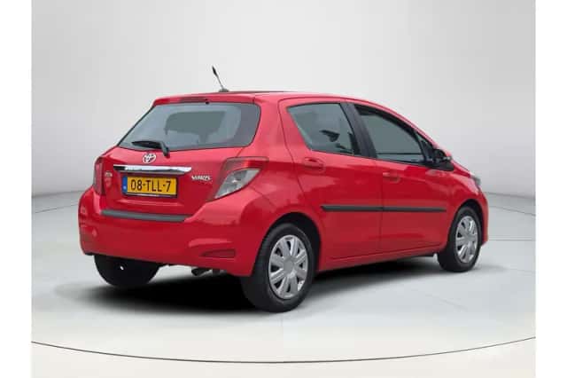 Toyota Yaris (2012) thumbnail 5