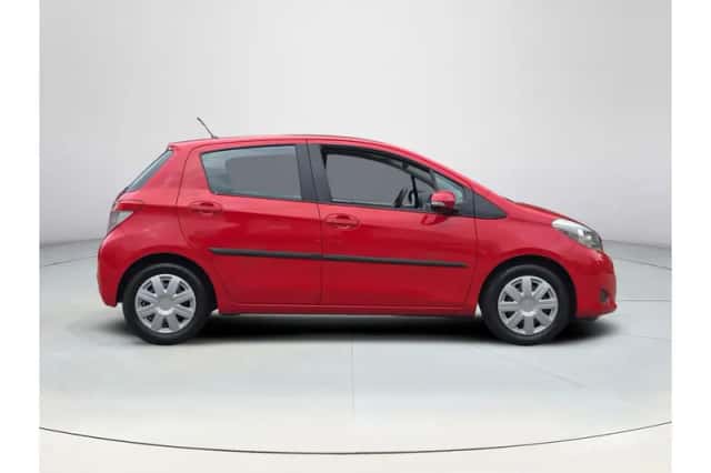 Toyota Yaris (2012) thumbnail 6