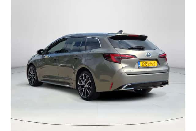 Toyota Corolla (2024) thumbnail 3