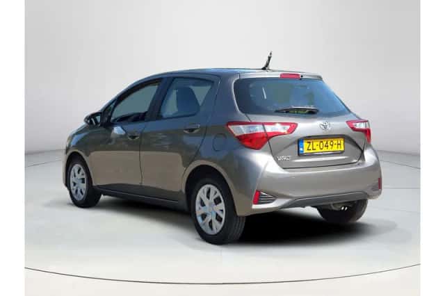 Toyota Yaris (2019) thumbnail 3