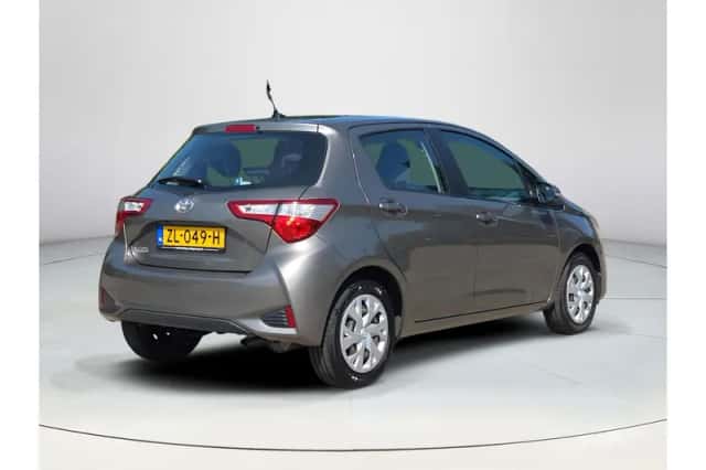 Toyota Yaris (2019) thumbnail 5