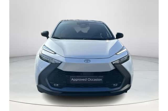 Toyota C-HR (2024) thumbnail 2