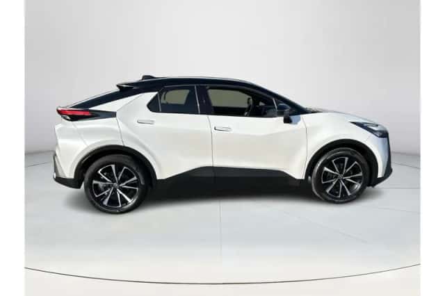 Toyota C-HR (2024) thumbnail 4