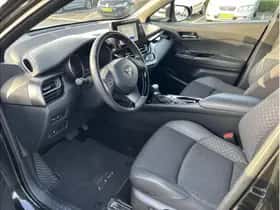 Toyota C-HR (2023) thumbnail 11