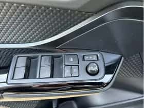 Toyota C-HR (2023) thumbnail 12