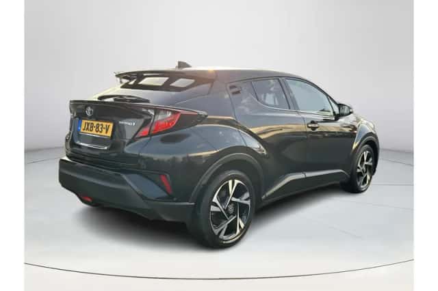Toyota C-HR (2023) thumbnail 5