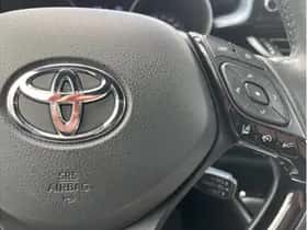 Toyota C-HR (2021) thumbnail 18