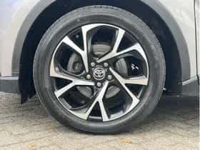 Toyota C-HR (2021) thumbnail 9
