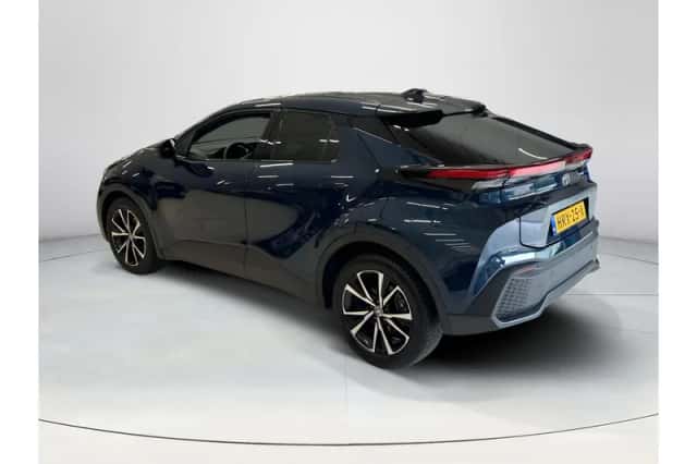 Toyota C-HR (2025) thumbnail 3