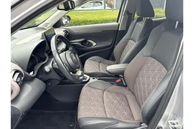 Toyota Yaris Cross (2023) thumbnail 2