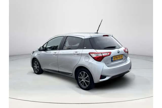 Toyota Yaris (2020) thumbnail 3