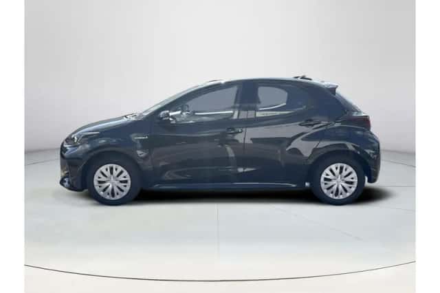 Toyota Yaris (2021) thumbnail 2