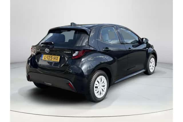 Toyota Yaris (2021) thumbnail 5