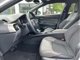 Toyota C-HR (2023) thumbnail 11