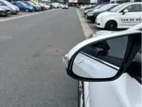 Toyota C-HR (2023) thumbnail 15