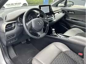 Toyota C-HR (2023) thumbnail 16