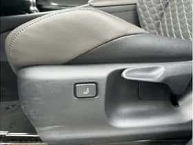 Toyota C-HR (2023) thumbnail 28