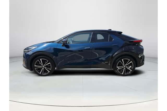Toyota C-HR (2024) thumbnail 2