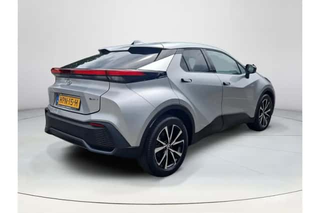 Toyota C-HR (2025) thumbnail 5