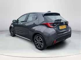 Toyota Yaris (2022) thumbnail 3
