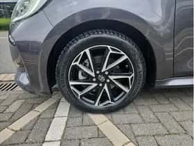 Toyota Yaris (2022) thumbnail 10