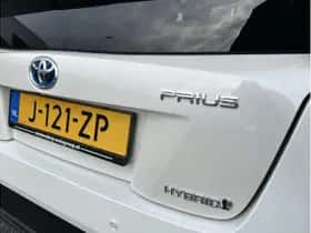Toyota Prius (2016) thumbnail 11