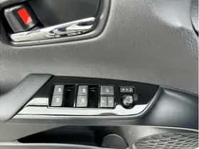 Toyota Prius (2016) thumbnail 14