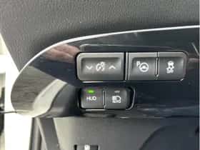Toyota Prius (2016) thumbnail 15