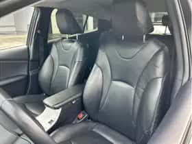 Toyota Prius (2016) thumbnail 16