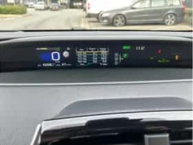 Toyota Prius (2016) thumbnail 19