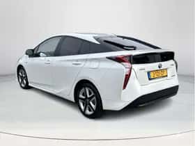 Toyota Prius (2016) thumbnail 3