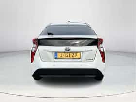 Toyota Prius (2016) thumbnail 4