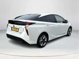 Toyota Prius (2016) thumbnail 5