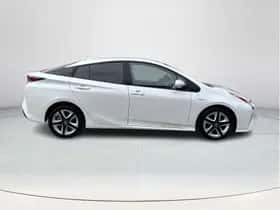 Toyota Prius (2016) thumbnail 6