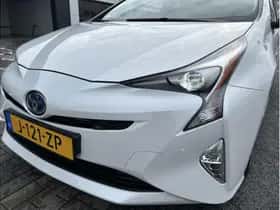Toyota Prius (2016) thumbnail 9