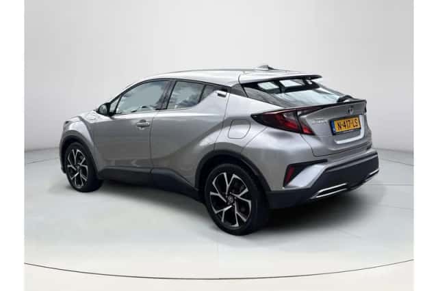 Toyota C-HR (2021) thumbnail 3