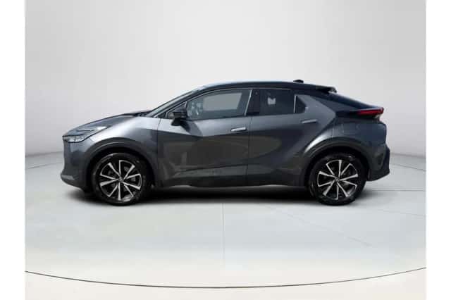 Toyota C-HR (2025) thumbnail 2