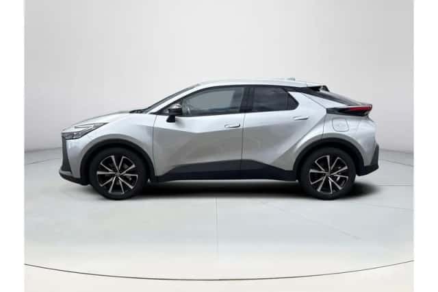 Toyota C-HR (2025) thumbnail 2