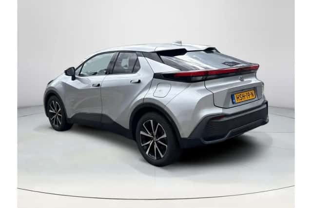 Toyota C-HR (2025) thumbnail 3